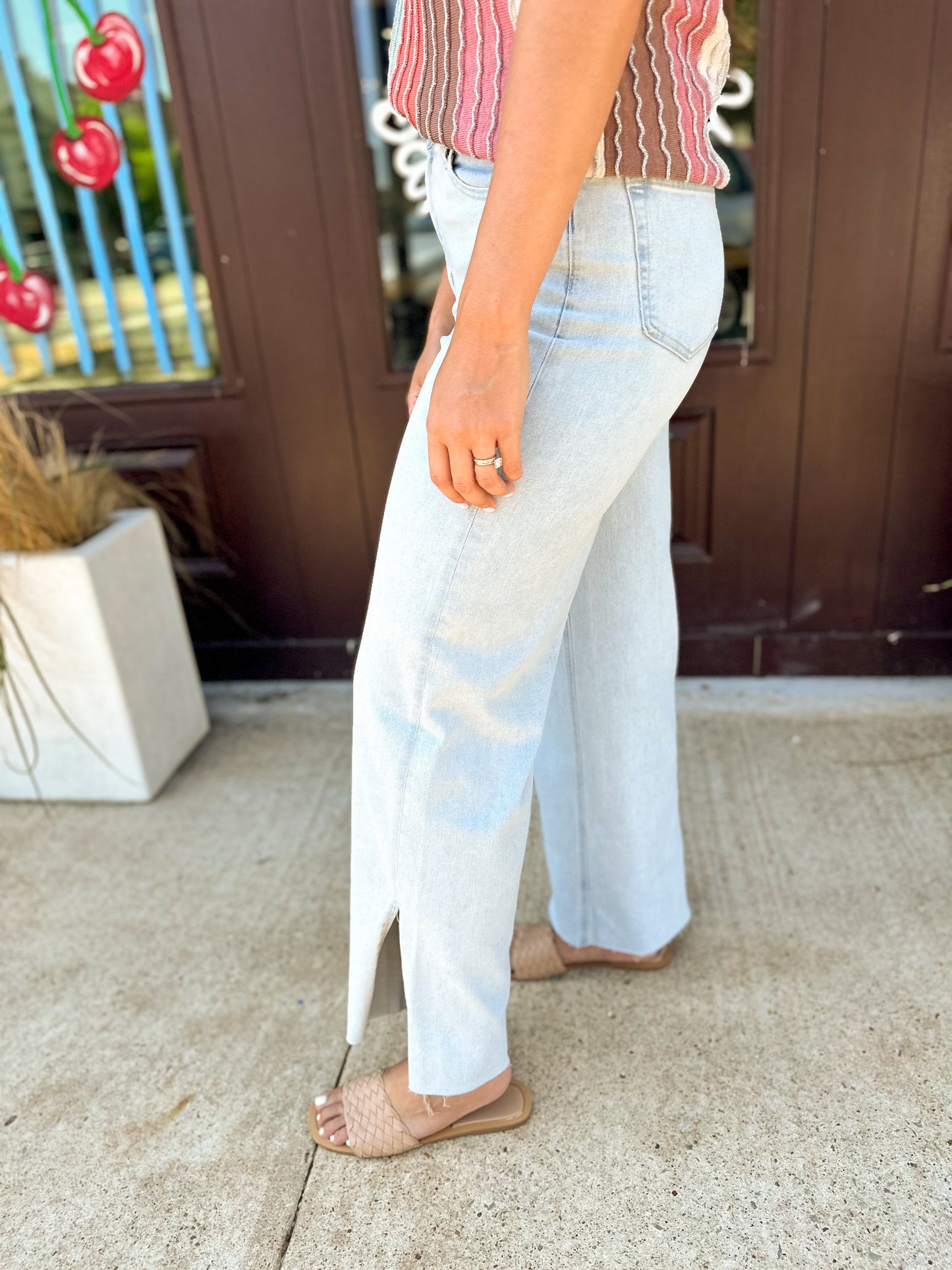 Side Slit Detailed High Rise Wide Jean Light Wash